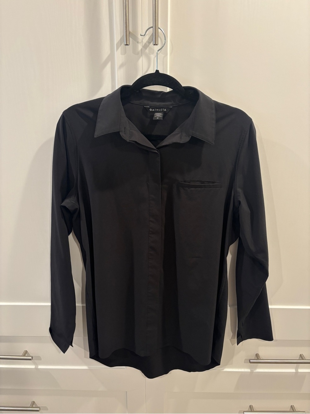 Athleta Womenβs Black Long-Sleeve Button-Up Shirt